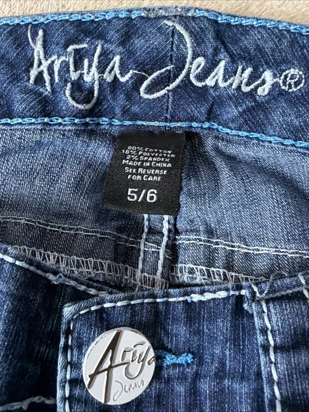 Ariya Jeans Women's Embroidered Pocket Dark Blue Stretch Denim Jeans - Size 5/6